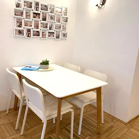 Under The Castle Apartament *