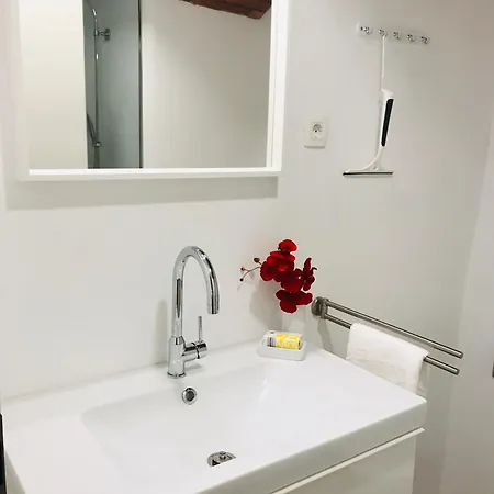 Under The Castle Apartman *