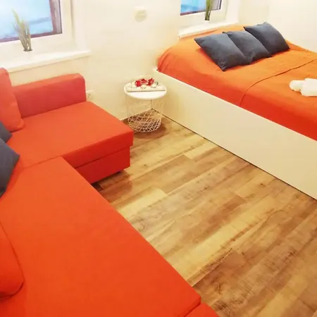 Under The Castle Apartament